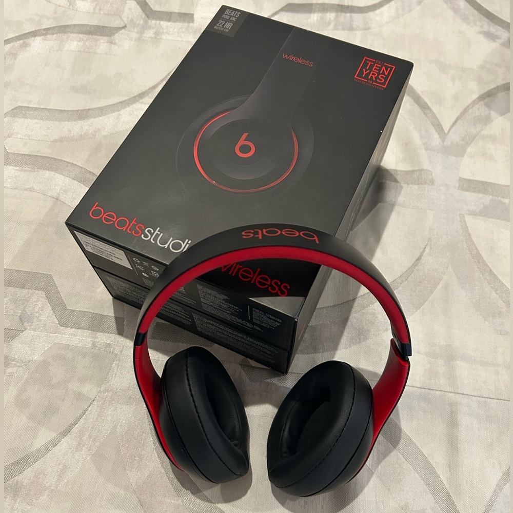 Beats Studio 3 (red/black) Wireless Headphones Decade collection